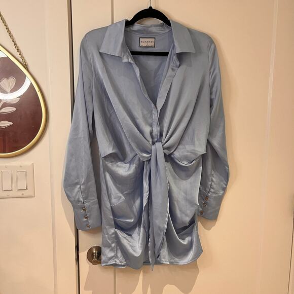 Chic Light Blue Mini Dress with Knot Detail - Picture 3 of 12